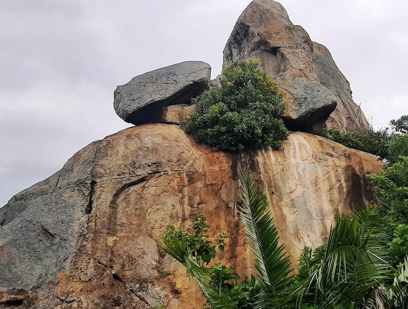 Chinato Crying Stone（奇纳托哭石）-非行家旅行-Africa Wild Wander