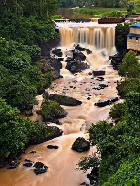 Iria Maina Falls（水系 / 湖泊 / 海岸）