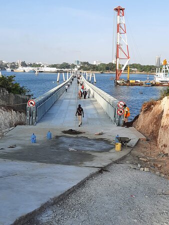 Likoni Floating Bridge（利科尼浮桥）-非行家旅行-Africa Wild Wander