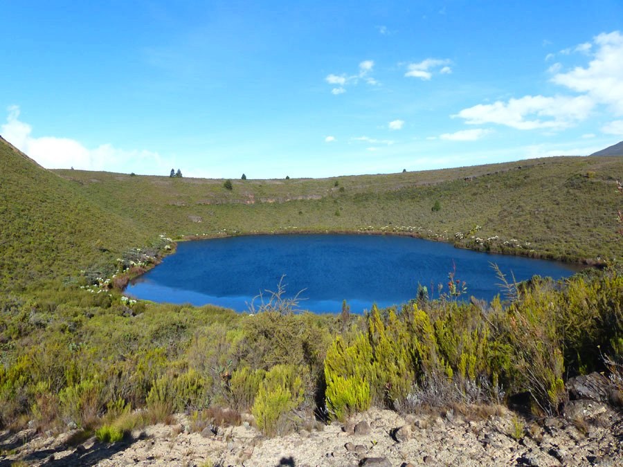 Lake Rutundu（鲁通杜湖）-非行家旅行-Africa Wild Wander
