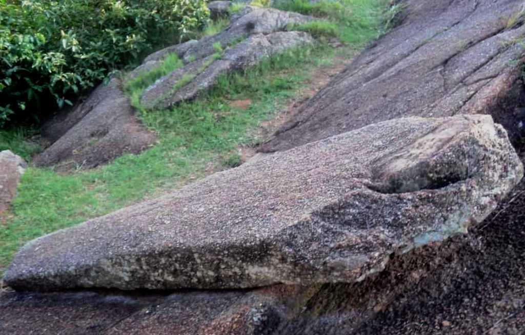 Givera Shrine / Jesus Wagevere Rock（吉韦拉圣地）-非行家旅行-Africa Wild Wander