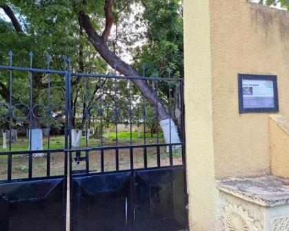 Mazrui Graveyard（历史遗产 / 博物馆）-非行家旅行-Africa Wild Wander