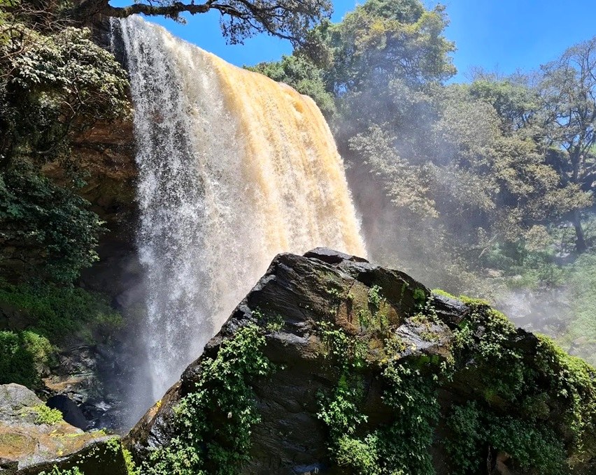 Koromosho Falls（科罗莫绍瀑布）