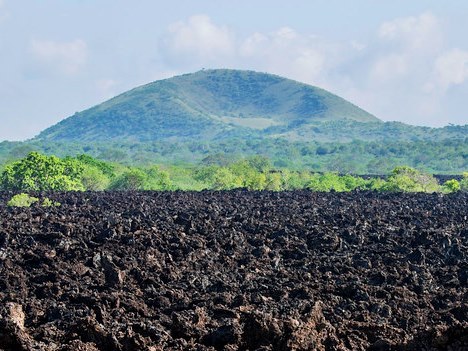 Chaimu Crater（Tsavo West / 火山与泉水）-非行家旅行-Africa Wild Wander