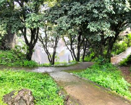 Chepkiit Falls（瀑布）-非行家旅行-Africa Wild Wander
