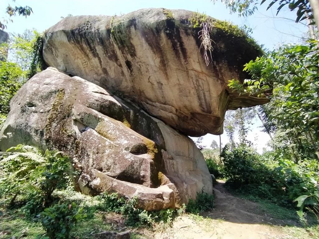 Ikhongo Murwi / Crying Stone(哭石)-非行家旅行-Africa Wild Wander