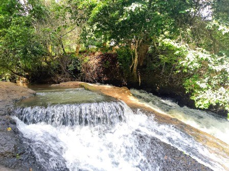 Hidden Waterfall（隐秘瀑布）-非行家旅行-Africa Wild Wander