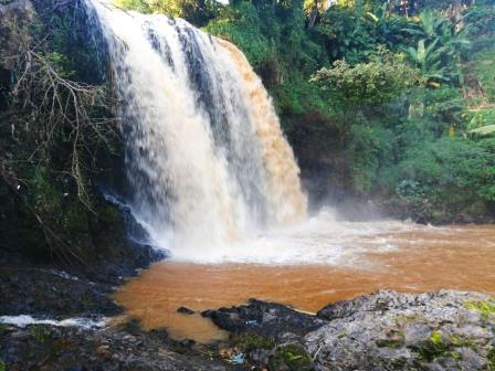Ura Waterfalls（乌拉瀑布）-非行家旅行-Africa Wild Wander