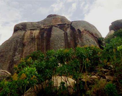 Chinato Crying Stone（奇纳托哭石）-非行家旅行-Africa Wild Wander
