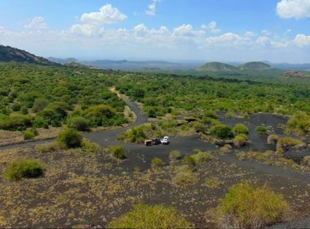 Chaimu Crater（Tsavo West / 火山与泉水）-非行家旅行-Africa Wild Wander