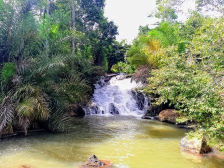 Hidden Waterfall（隐秘瀑布）-非行家旅行-Africa Wild Wander